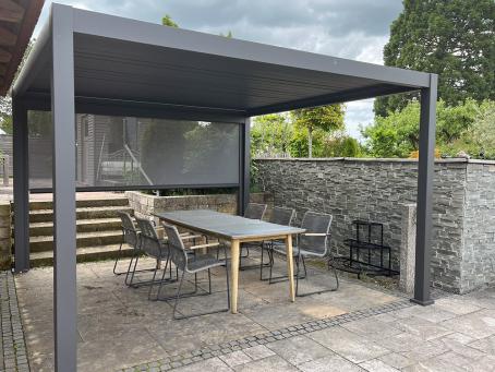 Cadiz Gartenüberdachung mit Seitenrollo